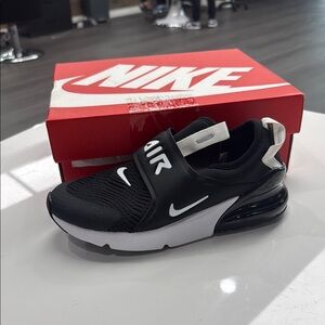 NEW Nike Size 3Y Air Max 270 Extreme Black/White (with box)